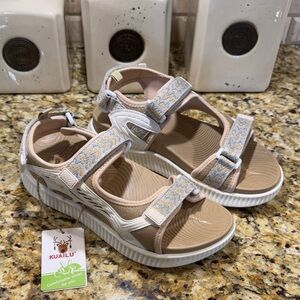 Kuailu sandals